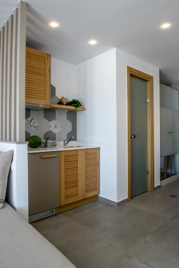Laia Seafront Luxury Apartments Agia Pelagia  Exterior photo